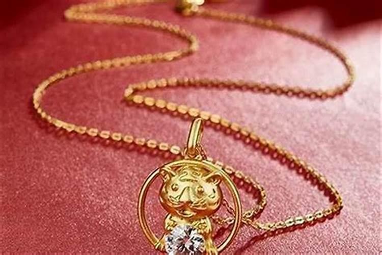 属虎的本命年适合带什么首饰？