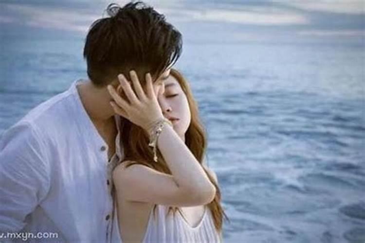 梦见离婚的前夫和我接吻拥抱