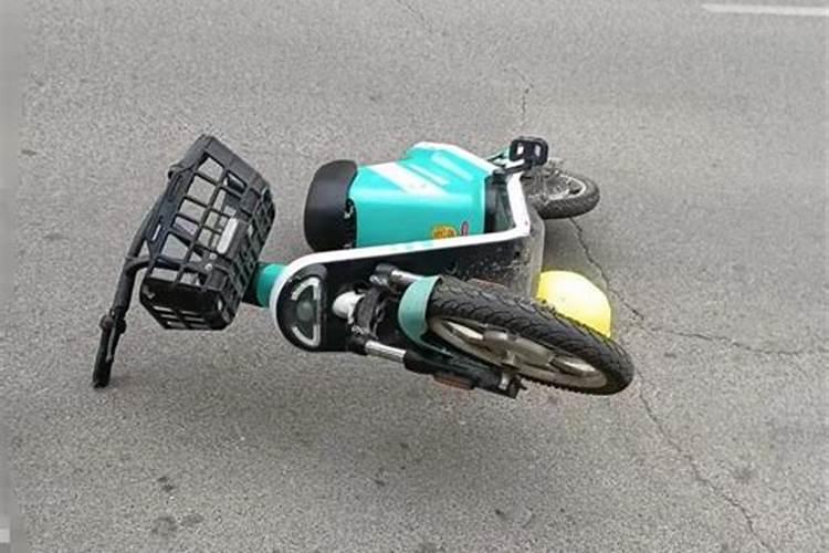 梦见骑电动车摔倒了前轮无气