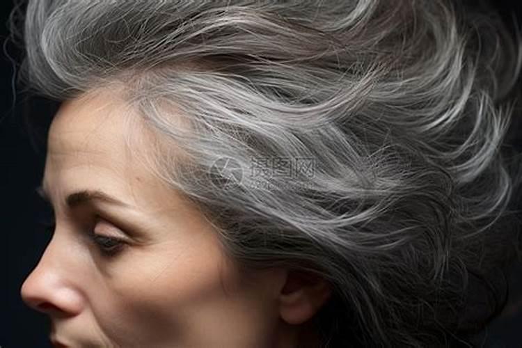 梦见别的女人满头白发