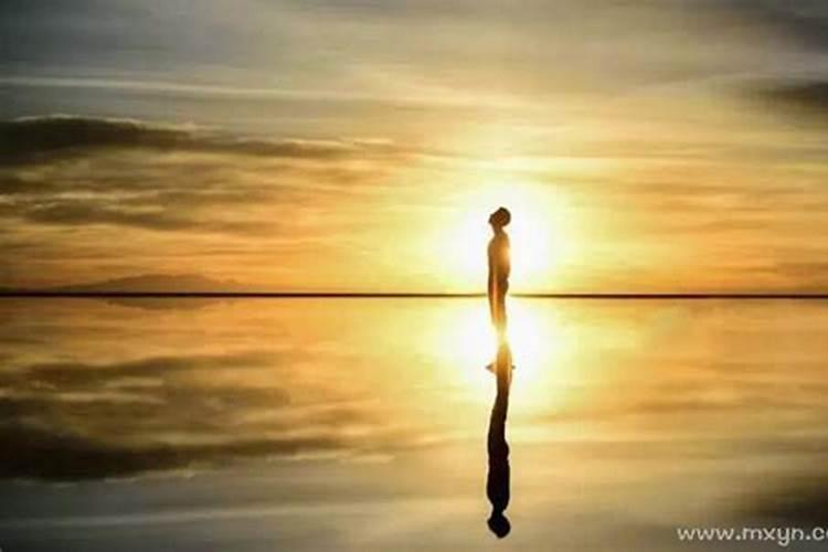 梦见逝去的父亲还活着什么意思？