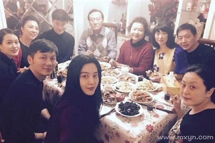 梦见舅舅来家吃饭预兆