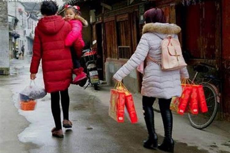 梦见村里人到家里来