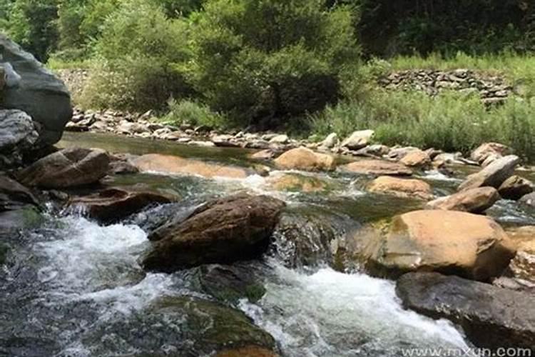 梦见水流很急什么预兆啊？