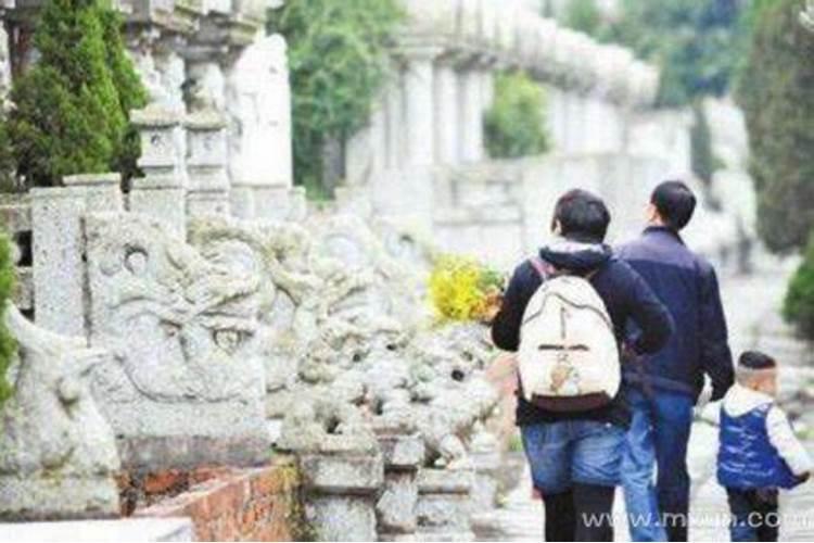 梦到上坟是什么意思周公解梦？