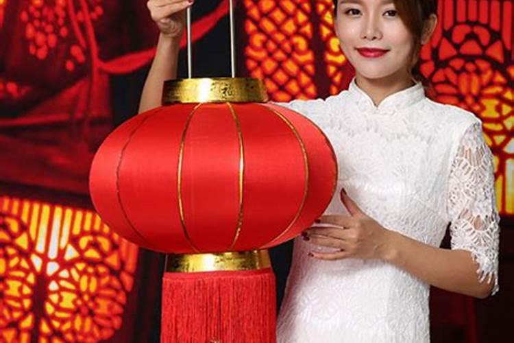 正月十五哪天挂灯笼？