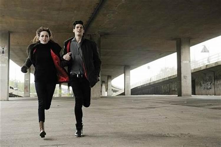 梦见和家人逃亡躲藏