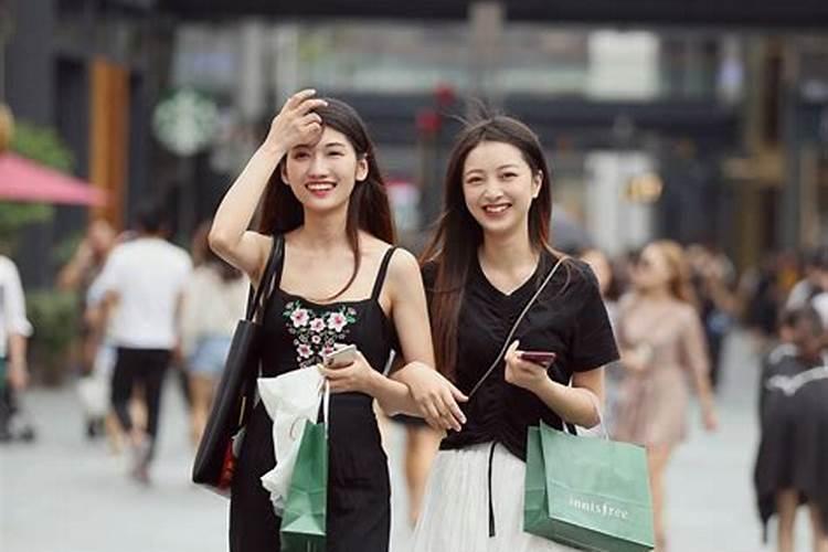 梦见女生喜欢自己的闺蜜