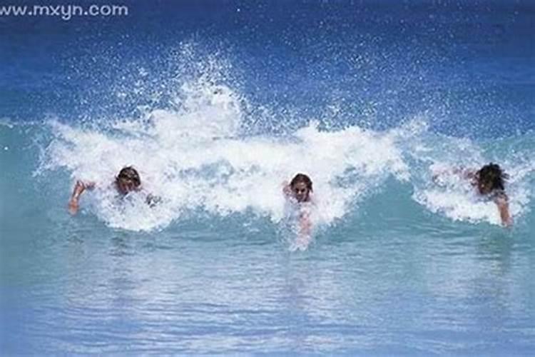 梦到在海里游泳是什么意思？