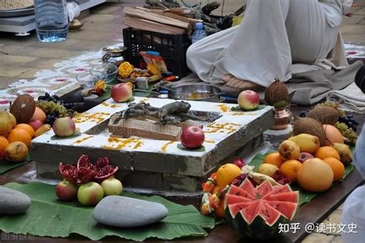 中元节上坟祭品有什么讲究？