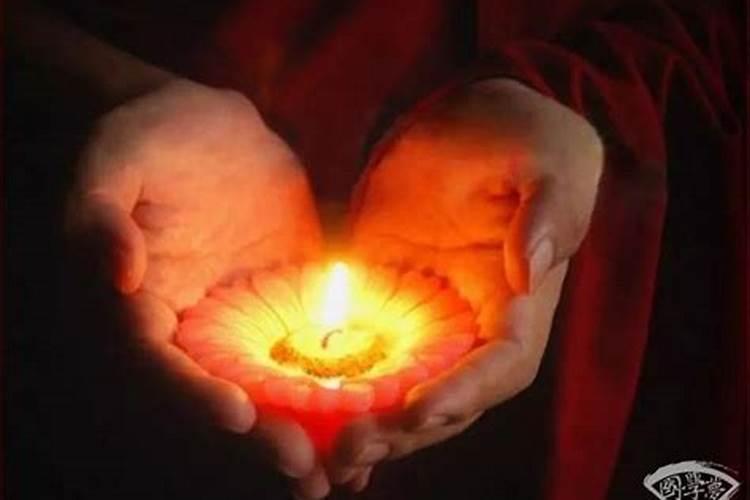 为已故的亲人寄托哀思心灯