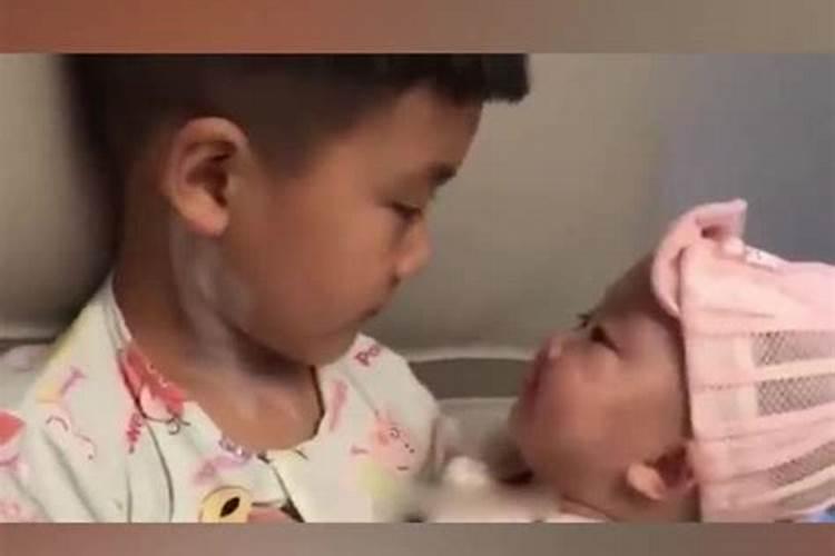 梦见哥哥亲妹妹嘴巴