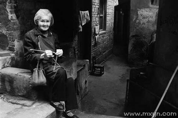 梦见逝去的奶奶是什么预兆？