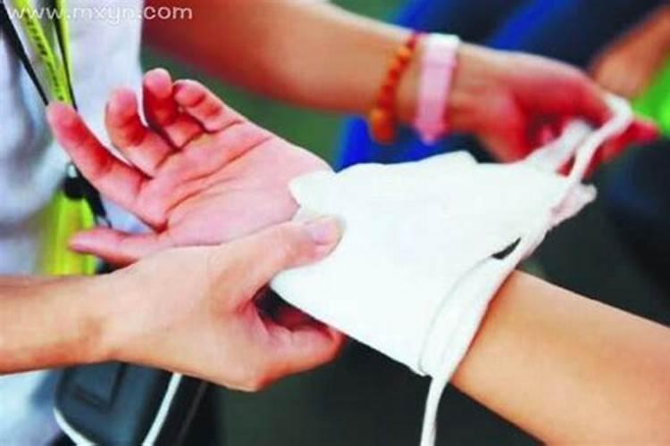 梦见手被割破口子出血