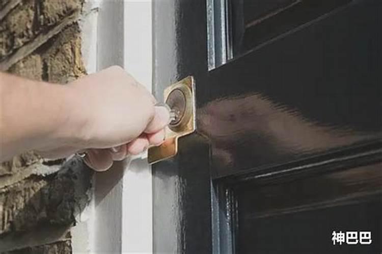 梦见门锁被撬家里被盗