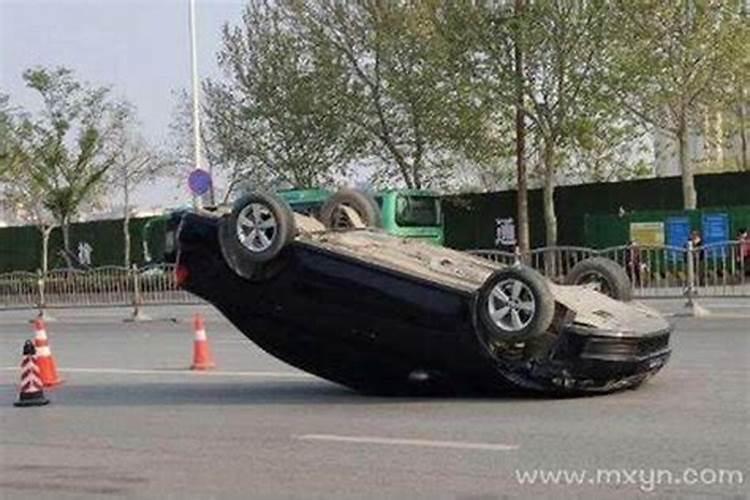 梦见别人把我车的方向机换掉了