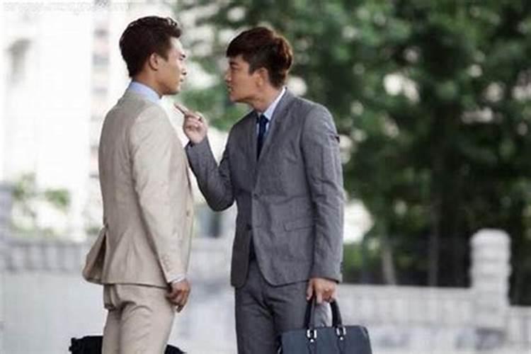 梦见仇人生活的不好