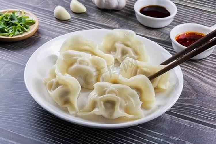 冬至的习俗包饺子