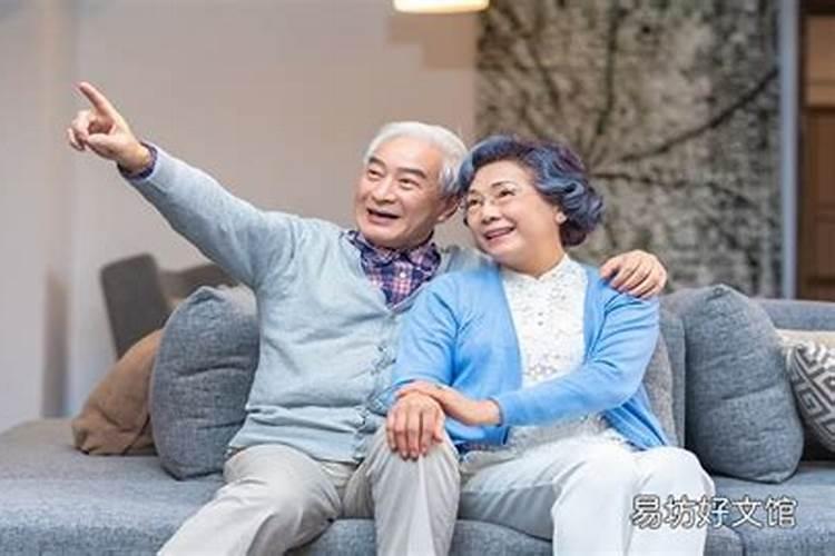 梦到家里老人死了又活过来了
