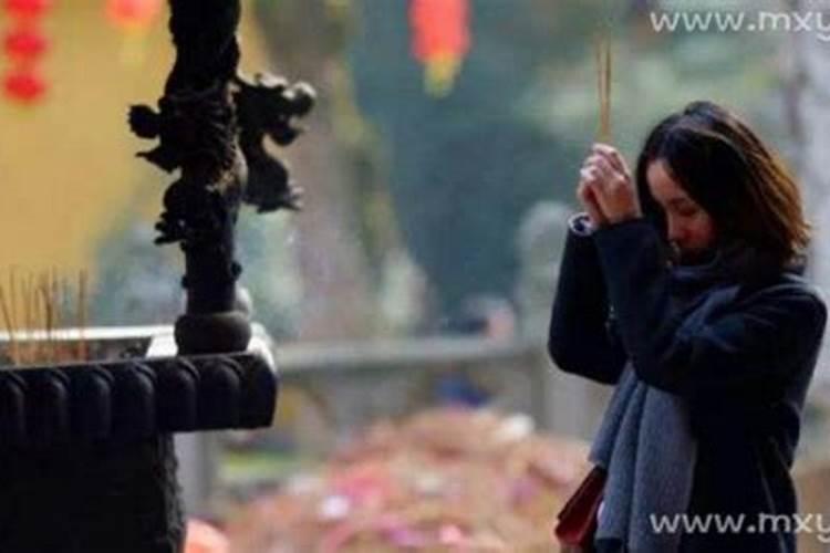 梦见给过世亲人磕头