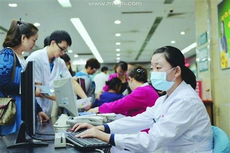 梦见女朋友生病自己去医院