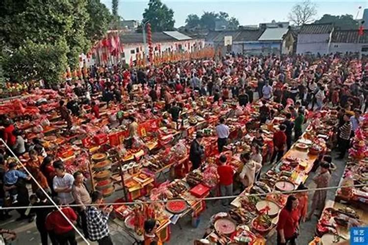 中元节上街祭拜