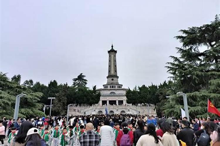 清明节祭扫烈士