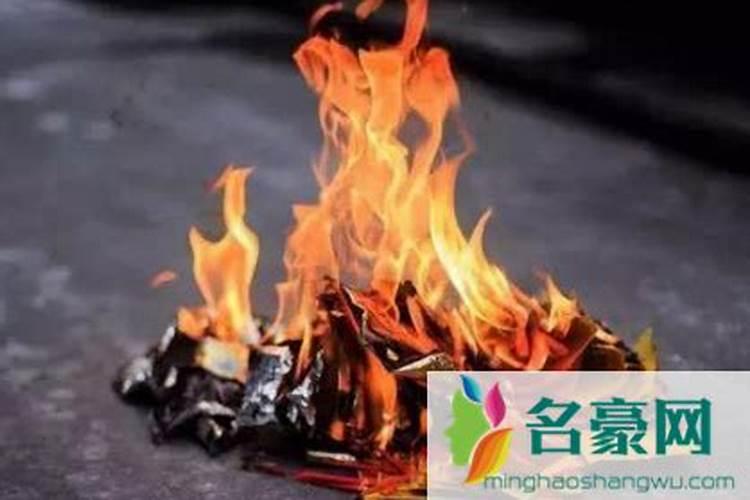 七月十五烧纸应该烧在哪里？