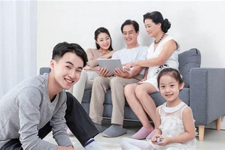 梦见前妻一家人是什么意思？