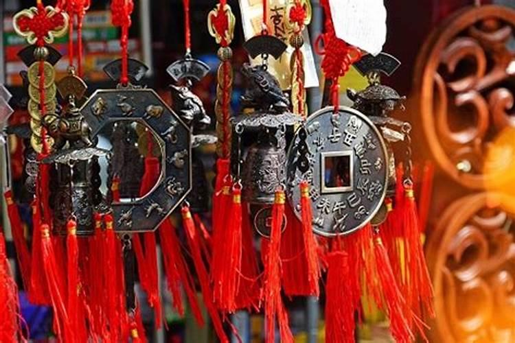 属蛇犯太岁戴什么生肖最好？