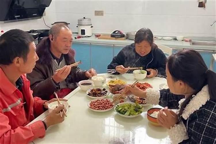 梦见朋友来家里做饭