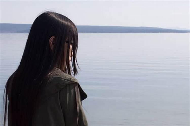 离异女人梦到前夫伤心的醒来