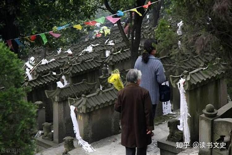 梦见去外婆坟前祭拜