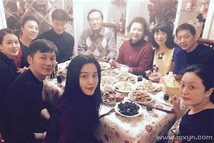 梦见舅舅来家里做客吃饭我没去