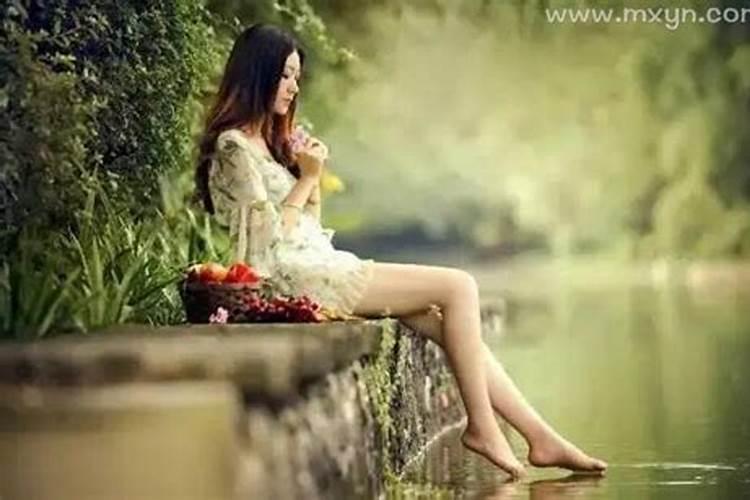梦见美女追我什么意思？