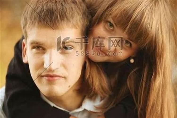 梦见和美女亲吻拥抱在一起