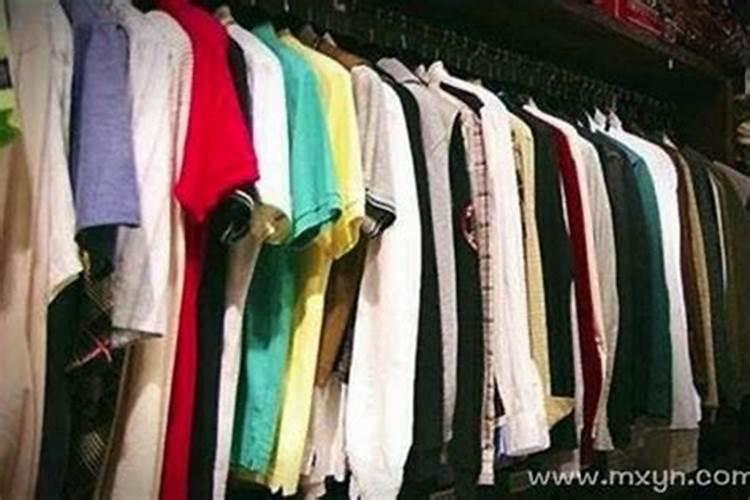 梦见前夫的家人还有衣服