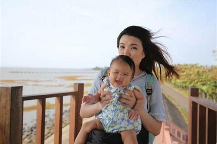 梦见抱小孩是什么生肖？