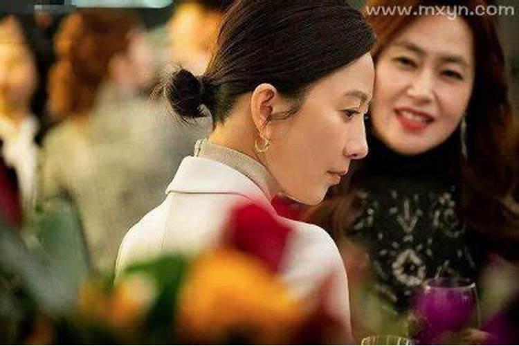 梦见老婆和别人很亲