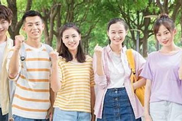 梦见很多同学来我家什么意思？