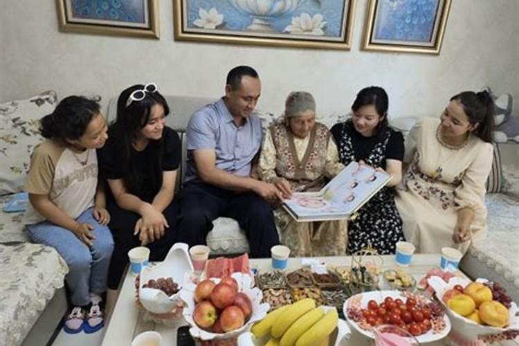梦见亲戚们到我家做客
