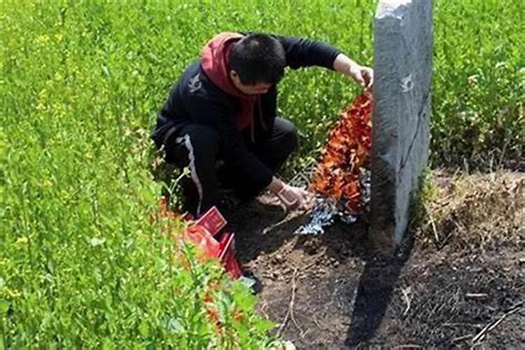 梦到走路遇到别人上坟什么意思？