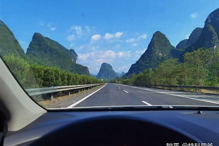 梦到开车回老家是什么预兆？
