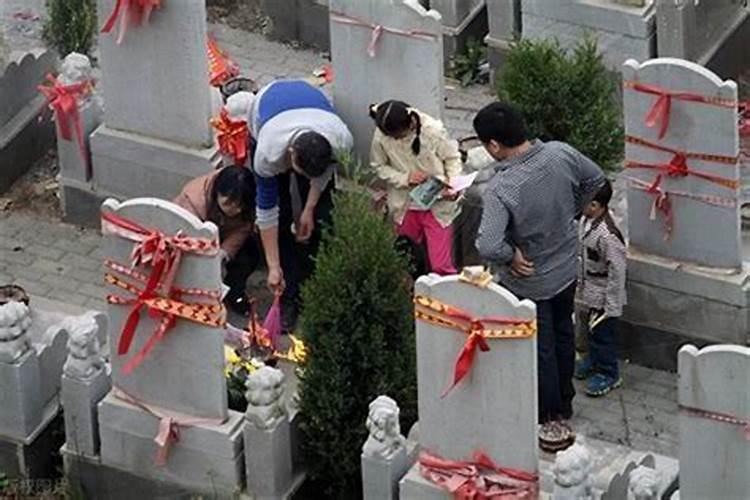 梦到自己上坟是什么意思？