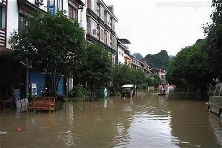 梦见大水淹路是什么意思？