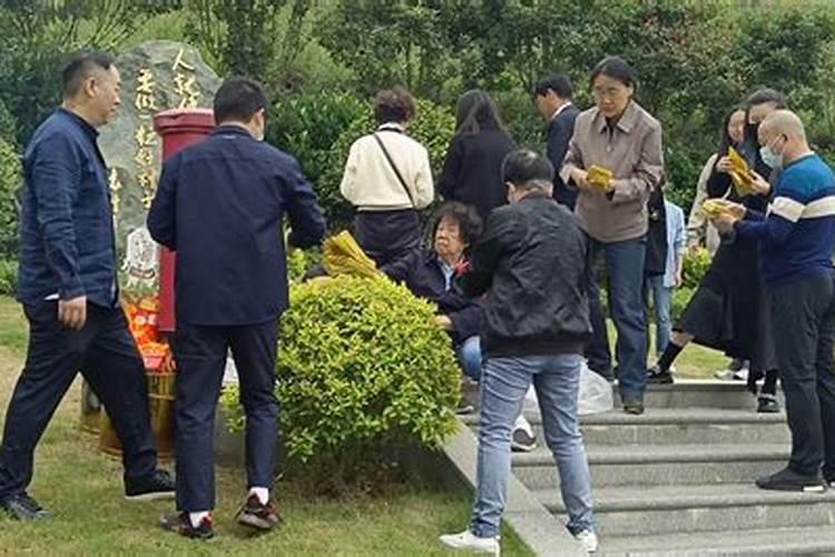 逝世两周年祭扫做法事