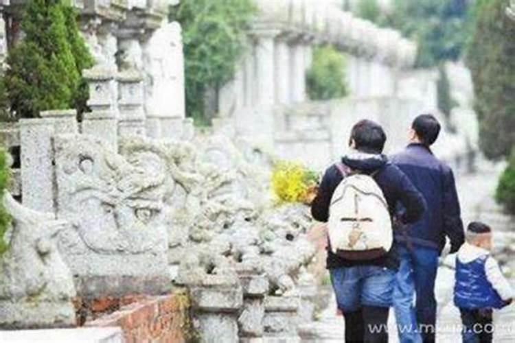 梦见回家上坟是什么预兆？