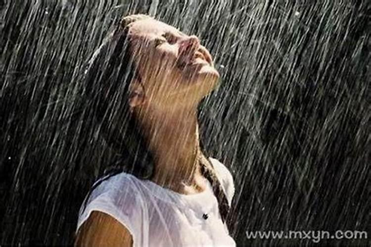 梦见淋雨什么预兆解梦？