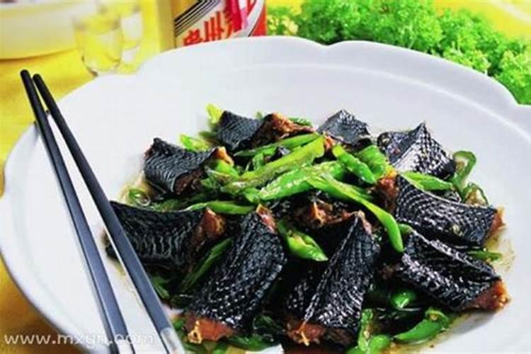 梦见蛇和吃蛇肉预示什么？