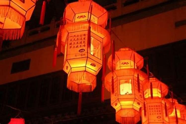 正月十五点火撒灯笼的风俗